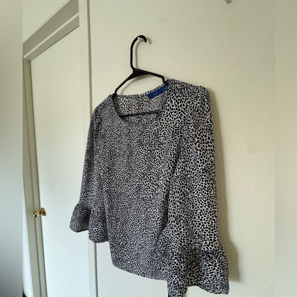Apt 9 women blouse size xs new with tags